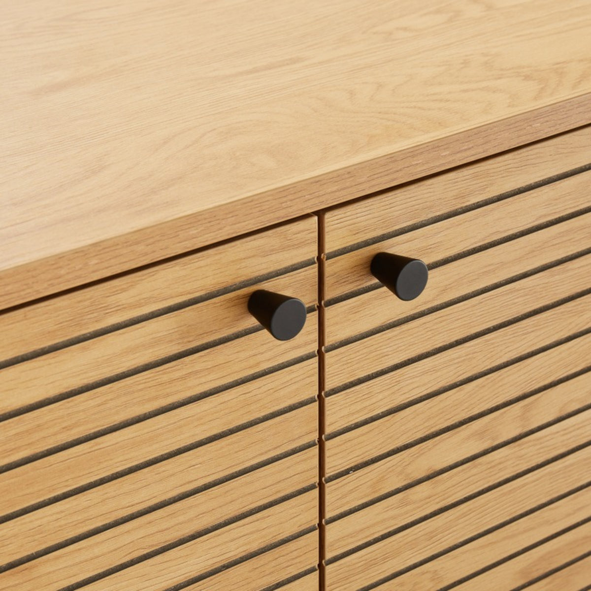 Line 150cm Sideboard Buffet Table Oak and Black, close-up of the grooved doors and knobs