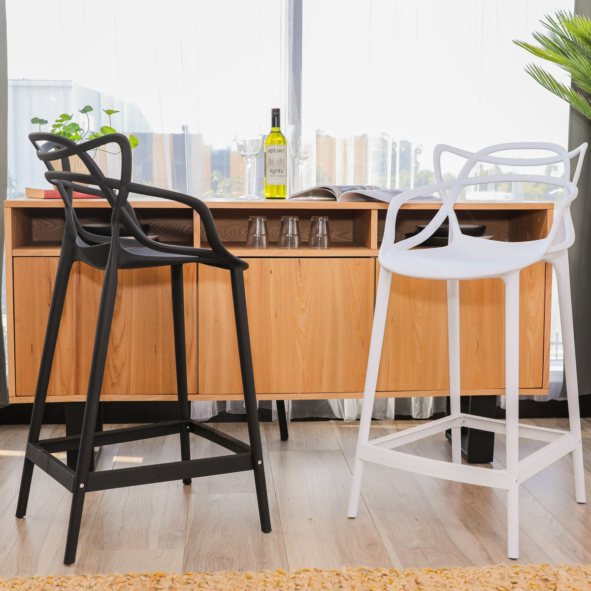 Manly Set of 4 Bar Chairs Kitchen Stools PU Plastic Frame Black