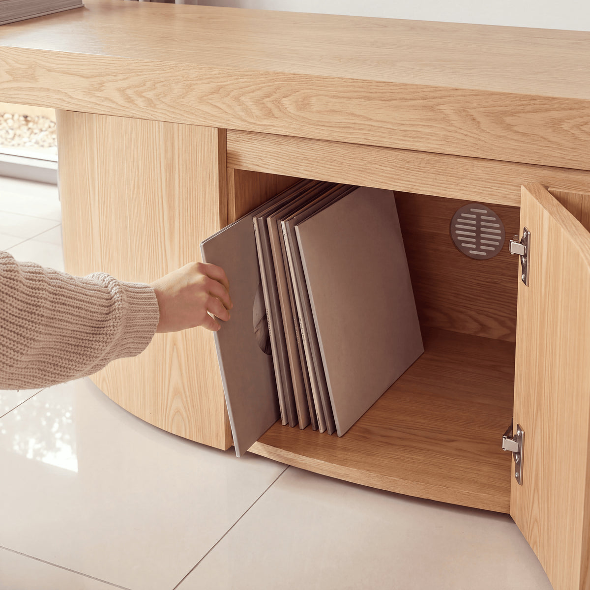 Ruvos 213-280cm Extendable ETU Entertainment TV Unit Natural Oak, door open showing the storage compartment