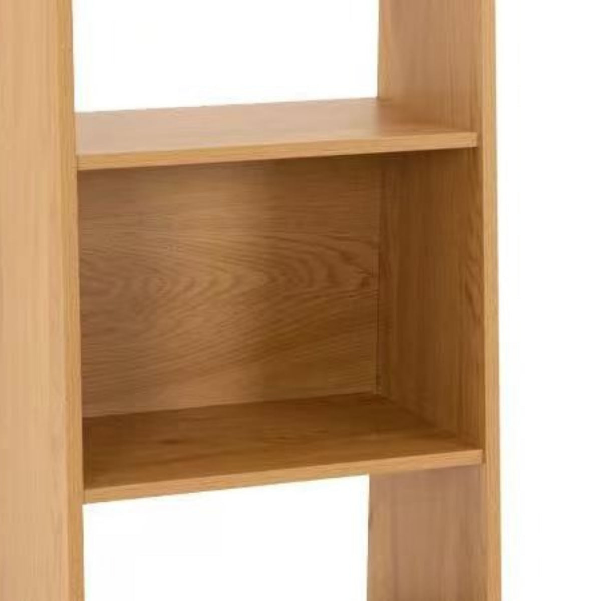 Scala 50cm Bookshelf Oak, close-up of a shelf box
